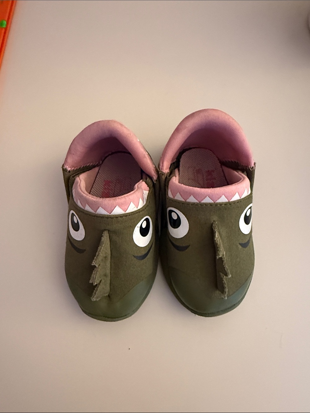 Kizik Kids Green Monster Slip-On Shoes with Pink Lining